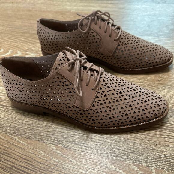 Vince Camuto Lesta Tan Perforated Leather Lace Up Studded Oxford Loafer Size 8 - Picture 3 of 12